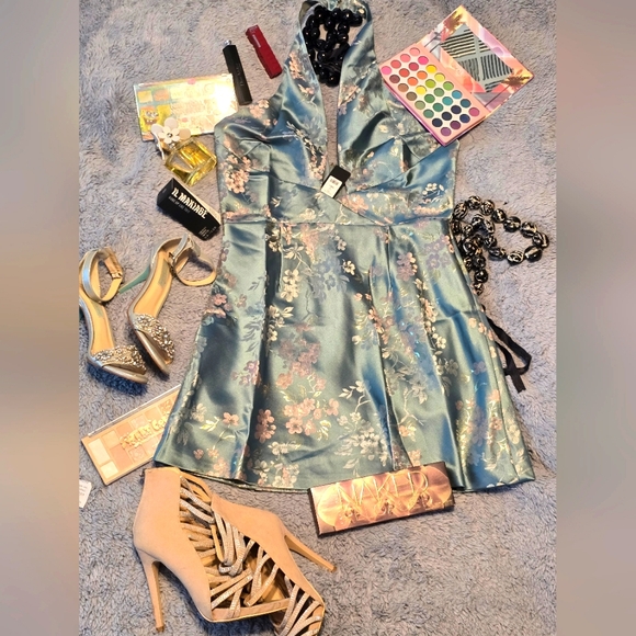 Beautiful aqua green dress with gold touch in flowers Size M & L - Picture 6 of 6